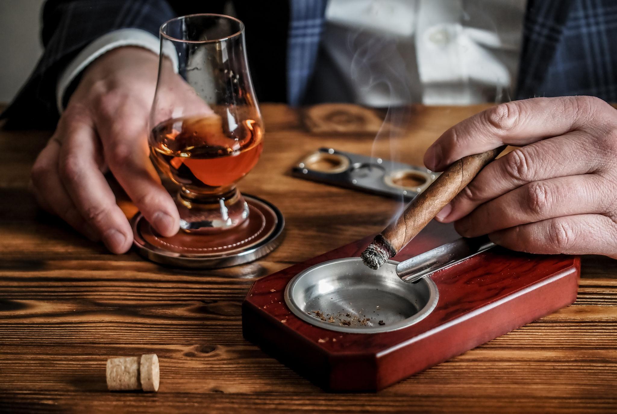 Cigar and Drink Pairing Guide for Aficionados  Cigardepotus